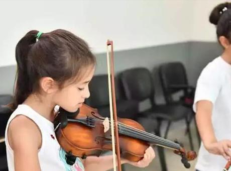 Türkiye’de bir ilk! Müzik eğitimi uygulayan ilk devlet okulu açıldı