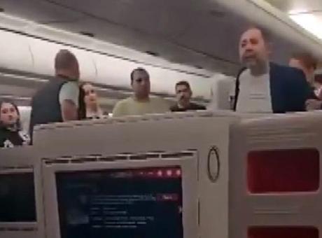 Uçakta ‘Ben milyar dolarlık adamım, Türkiye’yi satın alırım’ dedi, kara listeye alındı
