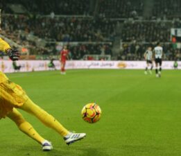 Zamana oynayan kalecilere kötü haber: Rakip takım köşe vuruşu kazanacak!
