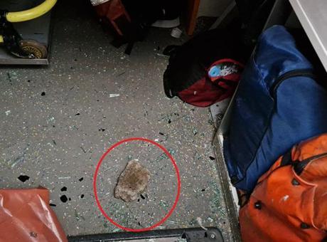 Zihinsel engelli genç 1 yılda 73 kez ambulanslara taşla saldırdı