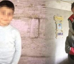 11 yaşındaki oğlunu yanlışlıkla tüfekle vurdu