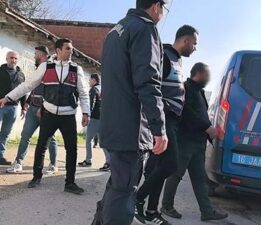 2 çocuğunun olduğu evde boğazına bıçak dayadı! 24 saat sonra teslim oldu