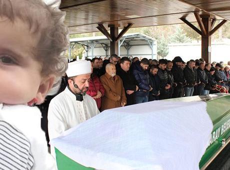 29 Aralık’ta yeni yaşına girmişti! 3 yaşındaki Ecrin son yolculuğuna uğurlandı