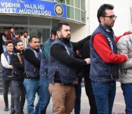 8 saatte bir nöbet değiştirdiler! Dinlene dinlene 250 kişiyi dolandırdılar