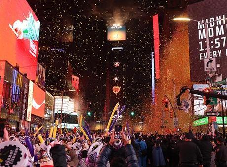 ABD’de yüz binlerce kişi yeni yıla New York Times Meydanı’nda girdi