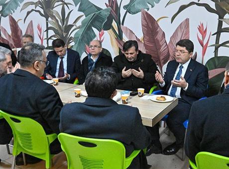 Adalet Bakanı Tunç Bolu’da hayatını kaybeden Gençbay’ın ailesini ziyaret etti