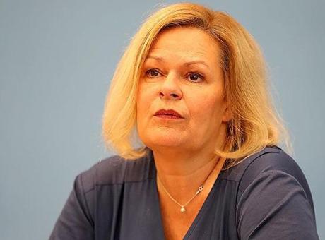 Almanya İçişleri Bakanı, Suriyelilere sağlanan korumaları gözden geçirecek