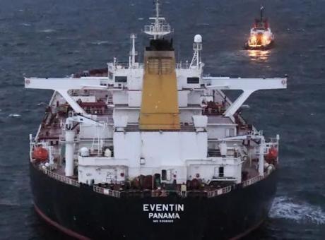 Almanya: Rusya’nın ‘gölge filosuna’ ait tanker mahsur!