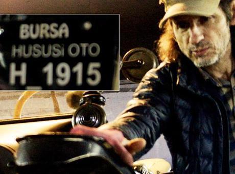 Amerika’da buldu, Bursa’ya getirdi: Şehirde tur atarken otomobilime bakmayan kalmıyor
