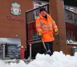 Anfield’ı yoğun kar yağışı esir aldı: Liverpool – Manchester United maçı ertelenecek mi?