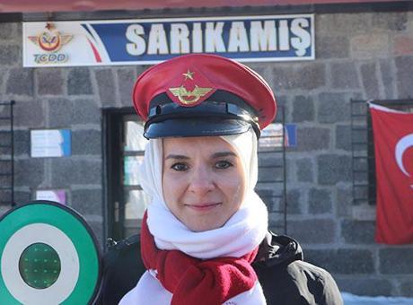 Ankara’dan gelen ‘Sarıkamış Ekspresi’ni, Bakan Göktaş karşıladı