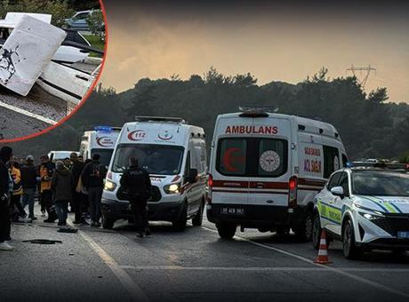 Aydın’da feci kaza! Otomobil park halindeki araca çarptı: 1 ölü, 4 yaralı