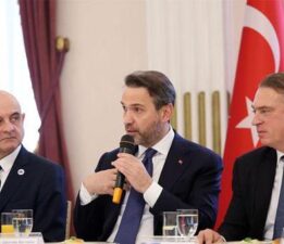 Bakan Bayraktar AB ülkelerinin büyükelçileriyle bir araya geldi