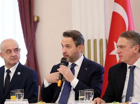 Bakan Bayraktar AB ülkelerinin büyükelçileriyle bir araya geldi