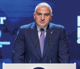 Bakan Ersoy: Sanata ve sanatçıya destek olmaya devam edeceğiz