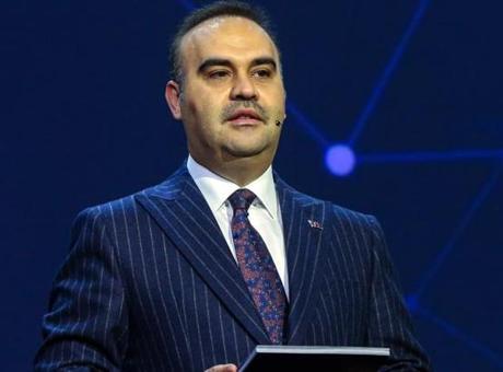 Bakan Kacır: Türk gençliği destan yazıyor