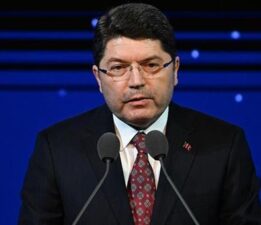 Bakan Tunç: Adalet teşkilatı, prangalarından kurtularak milli iradenin yanında yer almaktadır