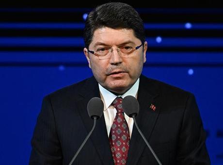 Bakan Tunç: Adalet teşkilatı, prangalarından kurtularak milli iradenin yanında yer almaktadır