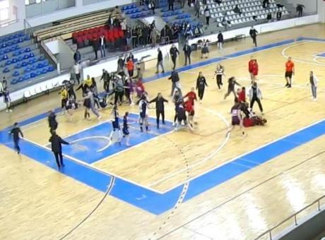 Bingöl’de kadın sporculara saldırdılar! Görüntüler ortaya çıktı