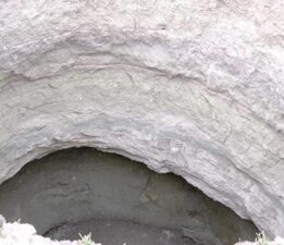 Bir şok daha yaşadılar! Tam 25 metre derinliğinde! Çevresinde 50 metre çapında iki adet daha var