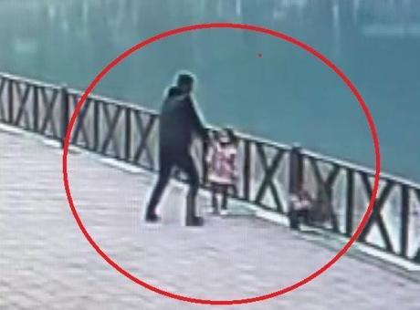 Bu kareden saniyeler sonrası! Kimse ne olduğunu anlamadı gören yardıma koştu