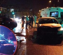 Bursa’da ambulansa yol vermek isterken otomobiller çarpıştı: 4 yaralı