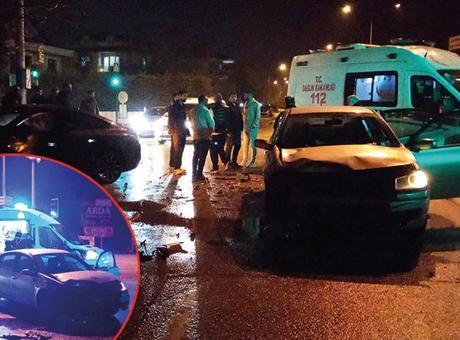 Bursa’da ambulansa yol vermek isterken otomobiller çarpıştı: 4 yaralı