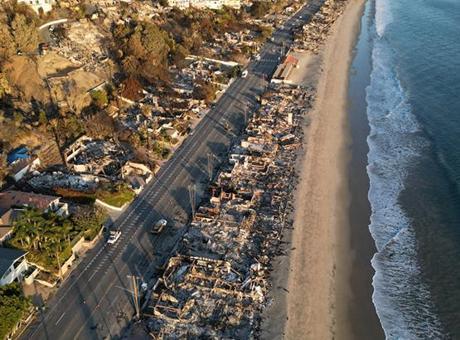 California’nın son 40 yıldaki en geniş kentsel alanı küle döndü