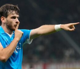 Conte’den flaş açıklama: Kvaratskhelia’nın ayrılık kararını duyurdu