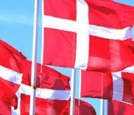 Danimarka Hakkında Bilgiler; Danimarka Bayrağı Anlamı, 2025 Nüfusu, Başkenti, Para Birimi Ve Saat Farkı