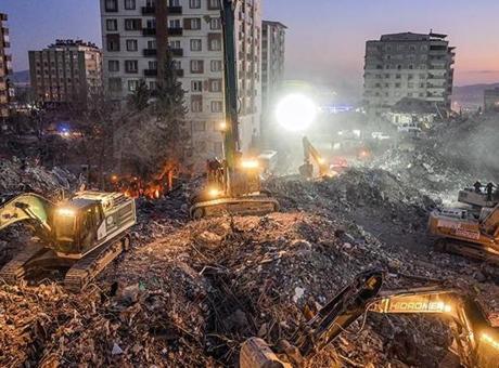 Depremde 52 kişinin öldüğü Reyyan Apartmanı’na ilişkin dava 17 Nisan’a ertelendi