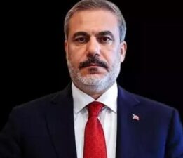 Dışişleri Bakanı Hakan Fidan, şehit Ömer Halisdemir’in babasıyla görüştü
