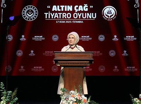 Emine Erdoğan ‘Altın Çağ’ oyununu izledi! ‘Her biriniz işlendiğinde göz kamaştıracak birer cevhersiniz’