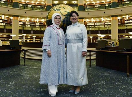 Emine Erdoğan, Moğolistan Devlet Başkanı’nın eşi ile bir araya geldi