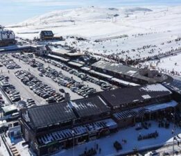Erciyes Kayak Merkezi, yeni yılın ilk gününde 110 bin ziyaretçi ağırladı