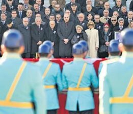 Eski Bakan Menteşe son yolculuğuna uğurlandı