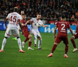 Eski hakemler Hatayspor-Galatasaray maçının tartışmalı pozisyonlarını değerlendirdi: “Yüzde 100 penaltı ve VAR müdahalesi gerekiyordu”