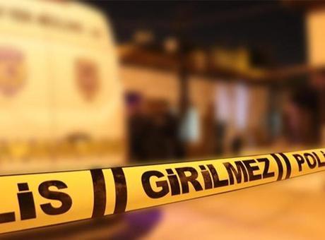 Fatih’te camide bıçağını çıkardı ve iki kişiyi bıçaklayıp kendisine de zarar verdi