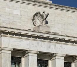 ‘Fed faiz indirimleri için uzun süre bekleyebilir hatta artırımlar gündeme gelebilir’