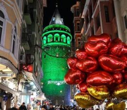 Galata Kulesi farkındalık için yeşile büründü! İşte sebebi