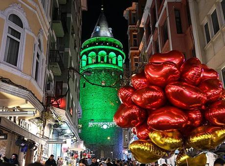 Galata Kulesi farkındalık için yeşile büründü! İşte sebebi