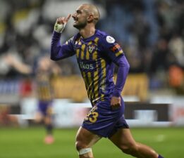 Galatasaray ilk takviyesini yaptı: Ahmed Kutucu’yu renklerine bağladı