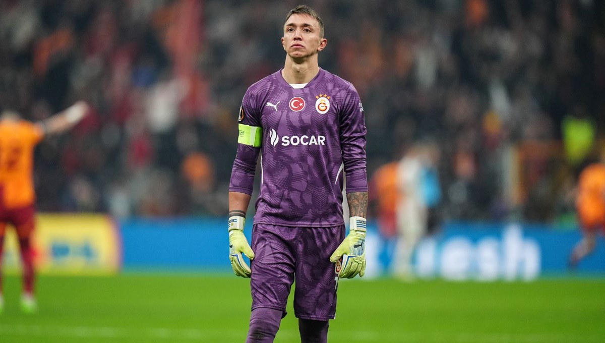 Galatasaray’da Fernando Muslera’ya ıslıklı protesto: Maç sonu şok eden hareket