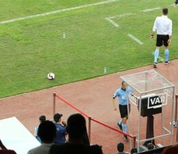 Hakemlerin VAR konuşmaları canlı yayınlanabilir