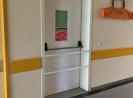 Hastanede yangın merdiveni girişlerinin kapatılma görüntülerine bakanlık açıklaması
