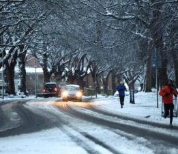 İngiltere’de yoğun kar yağışı: Uçuşlar askıya alındı
