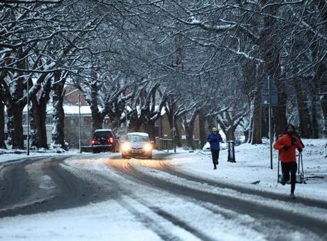 İngiltere’de yoğun kar yağışı: Uçuşlar askıya alındı