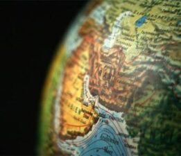 İran Hakkında Bilgiler; İran Bayrağı Anlamı, 2025 Nüfusu, Başkenti, Para Birimi Ve Saat Farkı