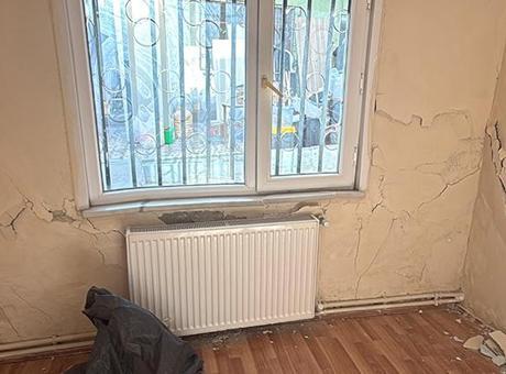 İstanbul’da 3 katlı binada çatlaklar! Daireler boşaltıldı