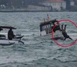 İstanbul’da dalga yüzünden denize düştü